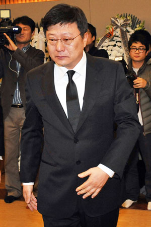 논란 중인 ‘박지만 빌딩’ 텐프로 룸살롱 직접 가봤다