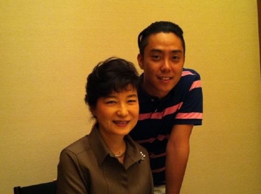 은지원, 박근혜 후보 지원유세 나갔다가…'가족이 먼저? 소신이 먼저?' 네티즌 갑론을박
