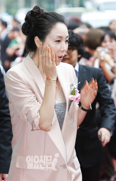 '청순가련' 최지우, 닭육회·전복 내장 냠냠…'날지우' 등극