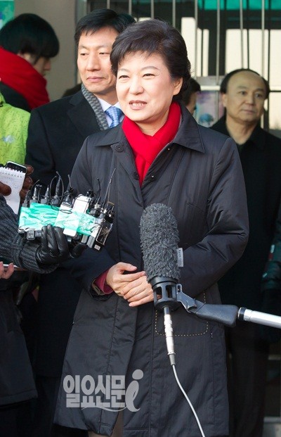 [속보] SBS "박근혜 후보 당선 확실시"…대구경북 보수 대결집