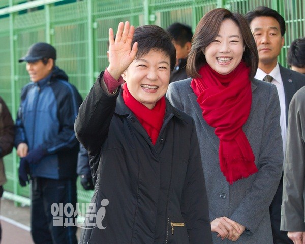 박근혜 후보, 여의도 새누리 당사로 이동 중