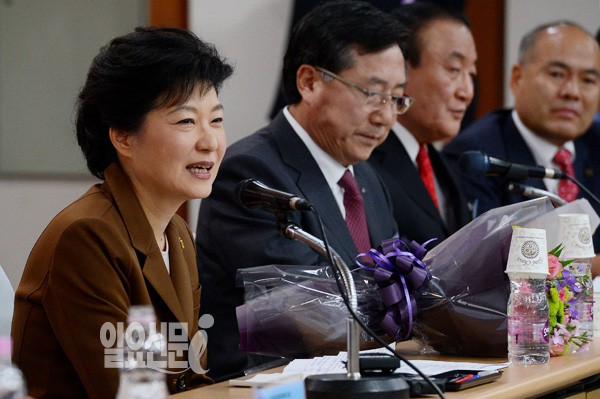 재계 만난 박근혜 "구조조정, 정리해고 자제" 주문