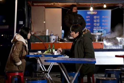 수애-권상우 겨울바다 데이트 포착... 드라마 '야왕' 촬영현장서 애틋한 분위기 연출