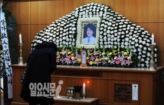 타살 의혹까지 부른 조성민 부검 두고 유족과 경찰 정반대 입장, 왜?
