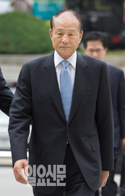 검찰, 이상득 전 의원에게 징역 3년 실형 구형... 이상득 측 '무죄' 반박