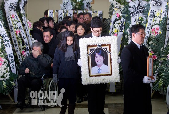 "환희, 준희야~. 못난 부모 용서 말아라" 故 조성민, 유서 발견