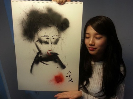 수지 그래피티, 그림 실력도 외모만큼 빛나네