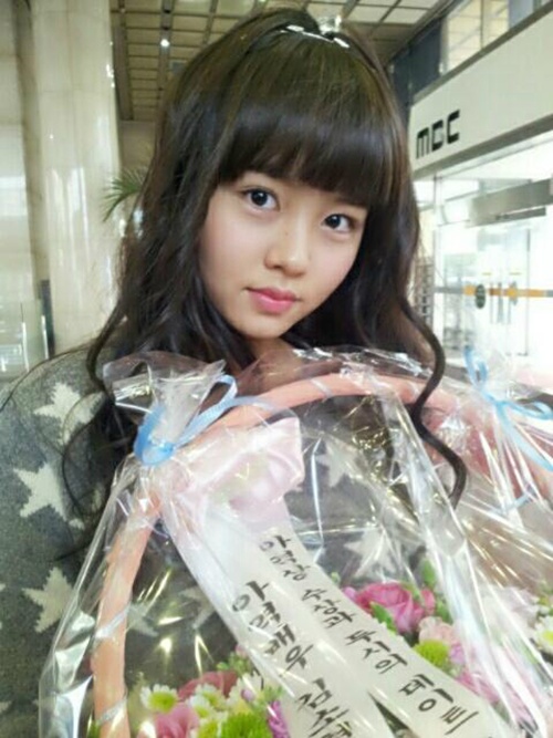 "꽃보다 더 아름다워~" 김소현, 꽃다발 인증샷 미모 과시