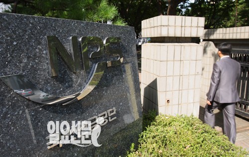 정부, 국민연금 지급 개시 '연령' 올리고 '수령 기간' 제한 추진…국민들이 '봉'인가