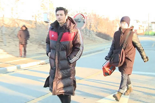 원빈, 패딩 직찍 포착 '뭘 입어도 화보 같아'