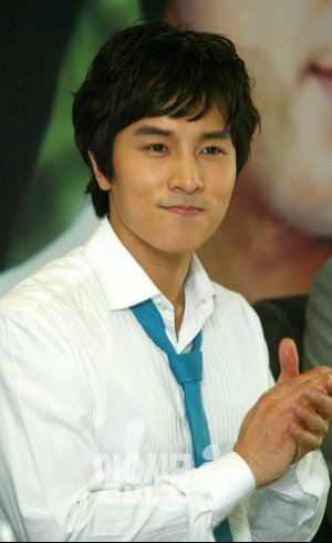김동완, 위안부 피해 할머니 위해 3000만 원 기부