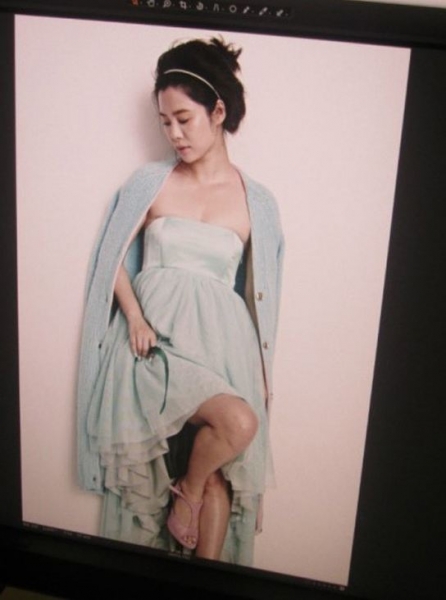 배우 김현주, 세월을 거스르는 '방부제 미모' 화제