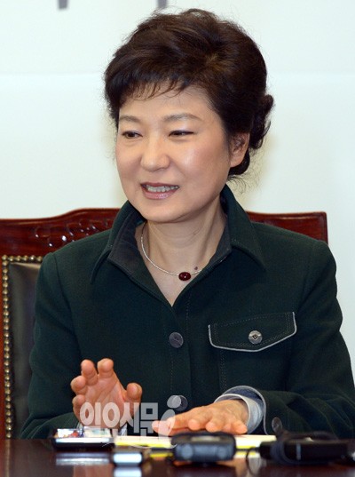 박근혜 당선인, '재형저축' 부활 강 드라이브... "가능한 빨리 추진해 달라"