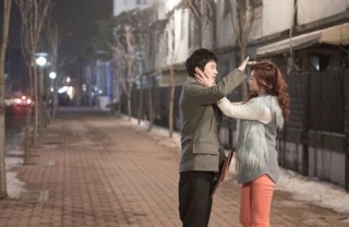 박수진-김지훈 '도둑키스' 화제...취중 빌미로 '애정공세' 성공