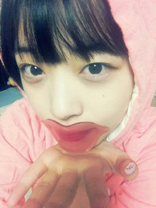 설리 '귀요미' 입술팩 화제 "뭘 해도 귀여워~"