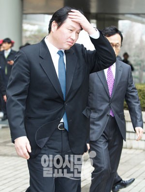 최태원 SK회장 횡령 혐의 '유죄'...성과급 과다 지급·비자금 조성은 '무죄'