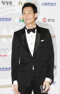 박성웅 이어 이정재 전속계약… 씨제스 백창주 대표의 연인 ‘송지효 파워’