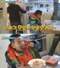 윤후 간장계란밥 '폭풍'흡입...배 아프지만 아빠 성의(?)를 생각해서