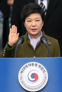 박 대통령, 새 정부 장관 13명 임명장 수여... 첫 국무회의도 주재
