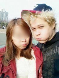 크리스, 페이스북에 커플사진 공개했다가 돌연 폐쇄