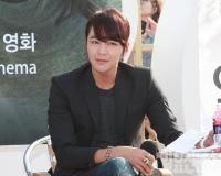 장근석 스포츠카 운전 중 버스와 추돌사고, 경찰 "타이어 펑크가 원인인 듯"