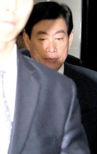 원세훈 전 국정원장 출국금지 굴옥... 야권 '도피성 출국' 의혹 제기