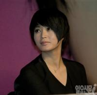 김혜수 "논문 표절 깊이 반성…석사학위 반납" 사과