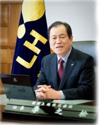 현대건설 사장 출신 'MB맨' 이지송 LH 사장 사의 표명