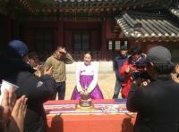 김태희, 장옥정 촬영장서 깜짝 생일파티 '초가 몇 개?'