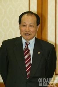 이경재 방통위원장 후보자 '전세 스폰' 의혹, 이 후보자 "해당 건설사 알지 못한다"