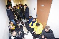 "국정원 직원 사실상 선거개입했다" 경찰, 국정원 직원 등 3명 기소의견 송치