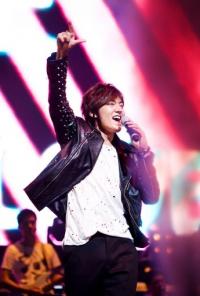 이민호 가수데뷔, 팬들 위한 라이브 공연…"연기도 노래도 못하는 게 없네" 감탄