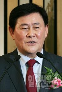 최경환 원내대표 "대통령 직속 창조경제위원회 설치" 제안