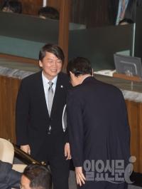 안철수 라면값 몰라 진땀 '정몽준 버스비 사건 떠올라'