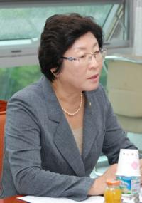 '엇갈린 명암' 윤영석 의원 '무죄', 현영희 의원 '당선무효형'