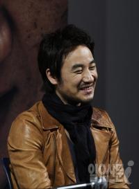 엄태웅 득녀, 결혼 5개월만에 아빠됐다