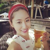 전혜빈, 음주셀카 '미모에 취하고 시원함에 퐁당'