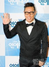 윤종신 '슈퍼스타K5' 심사위원 복귀, "버스커버스커 사태 후..."
