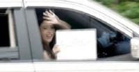 아이유 퇴근길 포착, 스케치북 인사…"'수고→감사' 어떨까요?"