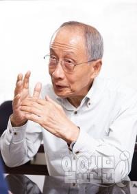 윤여준, "민주당 장외투쟁 국민 지지 얻기 쉽지 않을 것"