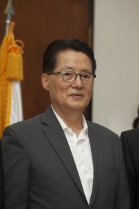 박지원, 정부에 방북승인 요청…"朴 대통령 생각 설명하겠다"