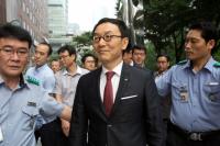이건호 국민은행장 2주 만에 첫 출근…KB노조 출근 저지 중단