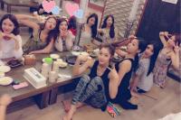 나인뮤지스 데뷔 3주년 기념 고기파티 인증샷, '깜찍 발랄' 여대 MT분위기 물씬
