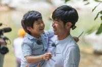 '아빠 어디가' 준수 팬사인회, "선물 많이 주셔서 감자드립니다~"