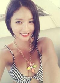 김소리 비키니, 신곡 홍보보다 주요 부위 가린 글래머 몸매 '더 후끈'