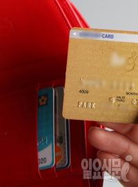 금융위, 12시 이용중단 체크카드 '신데렐라 현상' 개선…한도 600만 원 상향