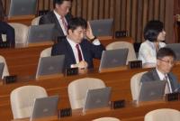 [속보] 국회, 이석기 '체포동의안' 본회의 통과…289명 참석의원 중 258명 찬성