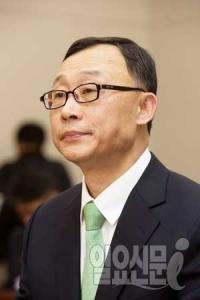 채동욱 총장 '혼외아들 의혹' 부인...'보이지 않는 손' 작용했나