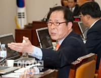 권영길 정계은퇴, "진보정당 사실상 사망선고 받은 것, 보편적 복지 이루는데 삶 바칠 것"