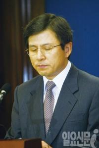 황교안 법무장관, "도덕성 논란 지속 방치 안돼" 채동욱 검찰총장 감찰 결정